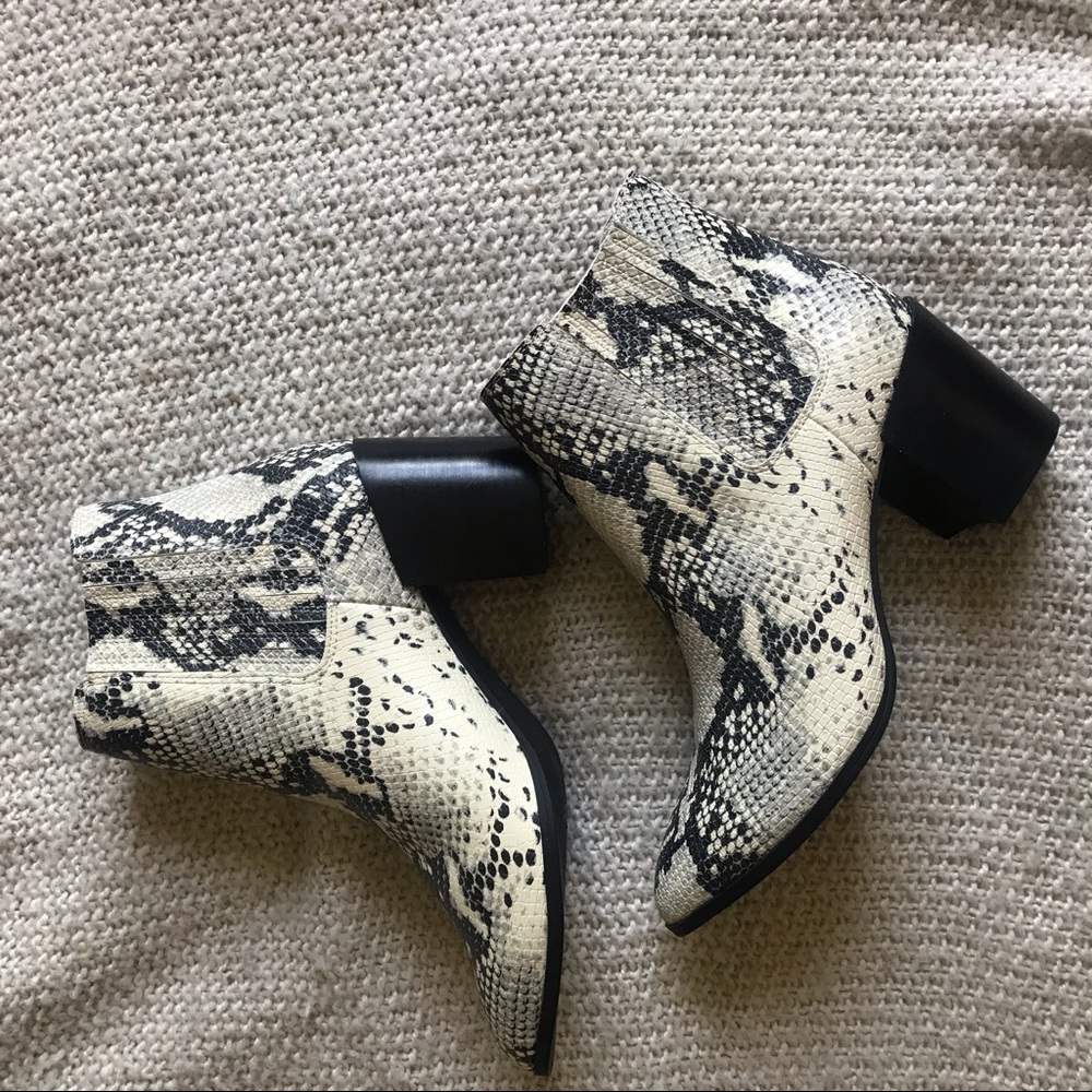 brand new steve madden point toe booties